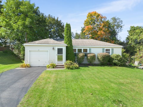 Homes For Sale - 9 Sandy Lane<br/> Binghamton, NY 13901