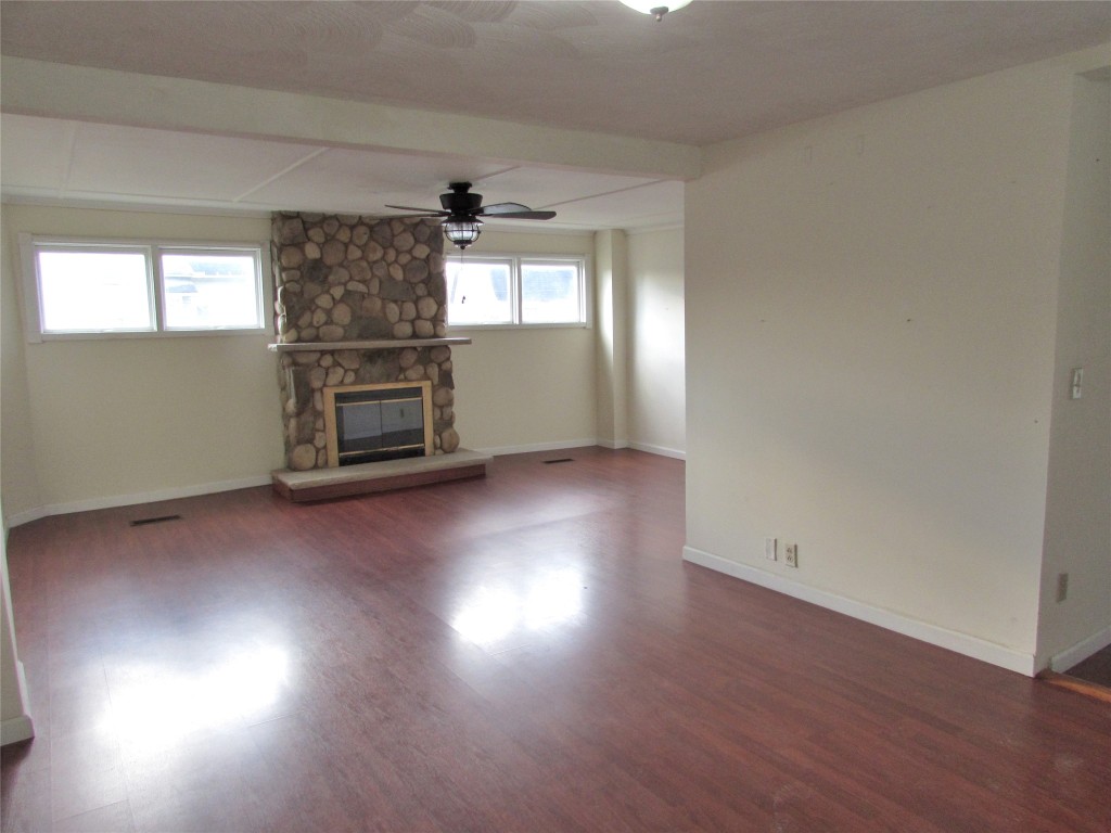 Entry area to family rm