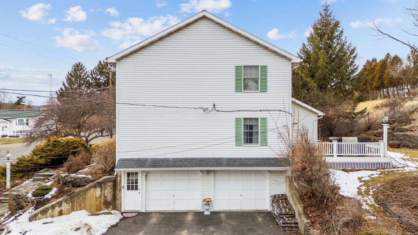 628 Leon Drive, Endicott, New York image 5