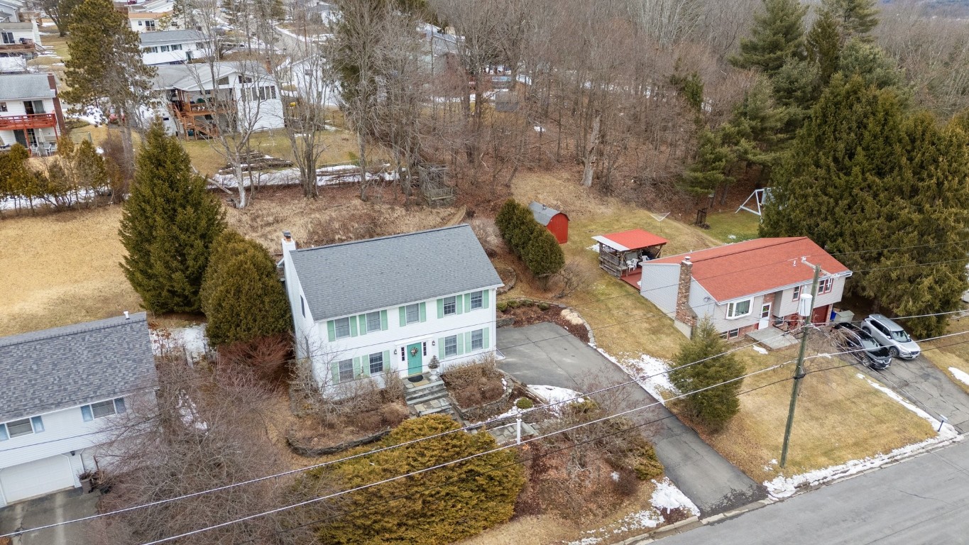 628 Leon Drive, Endicott, New York image 4