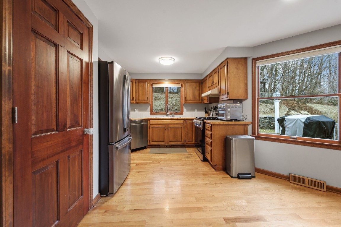 628 Leon Drive, Endicott, New York image 17