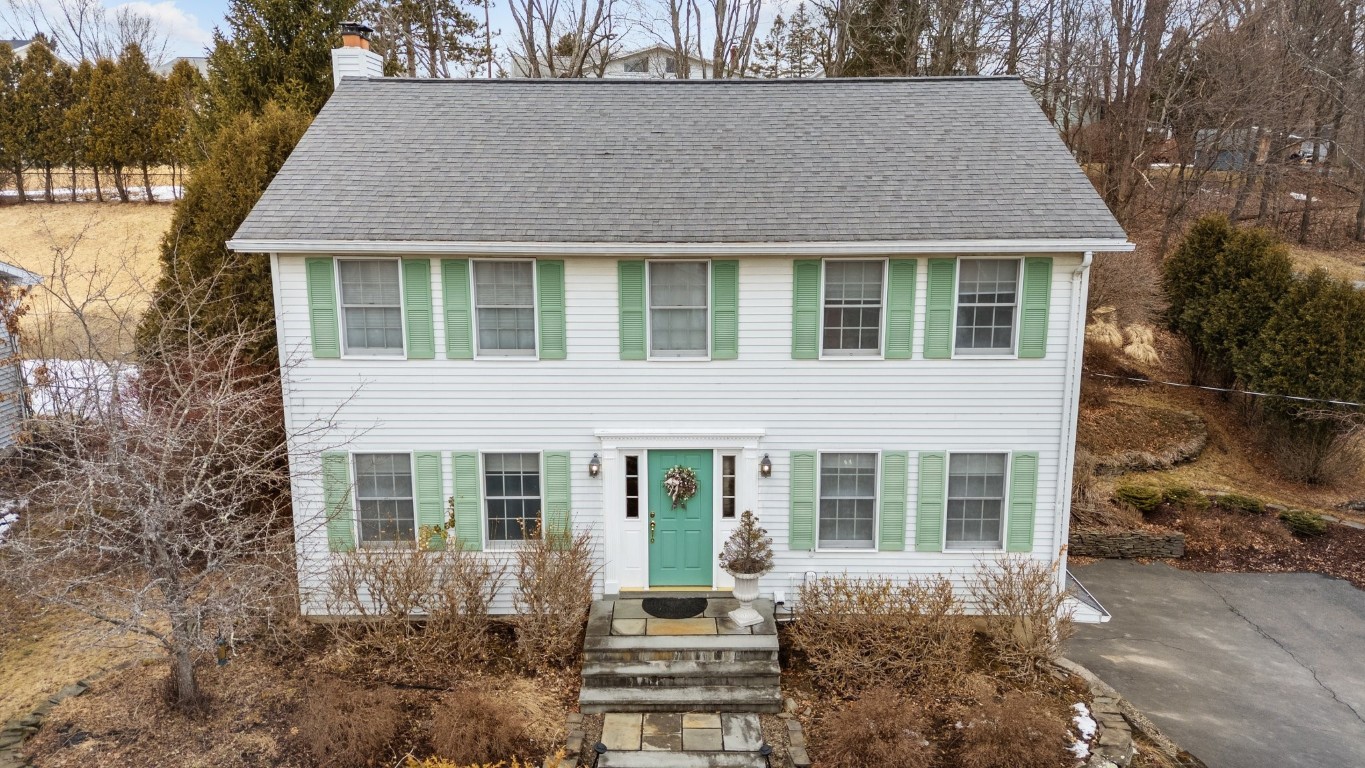 628 Leon Drive, Endicott, New York image 1