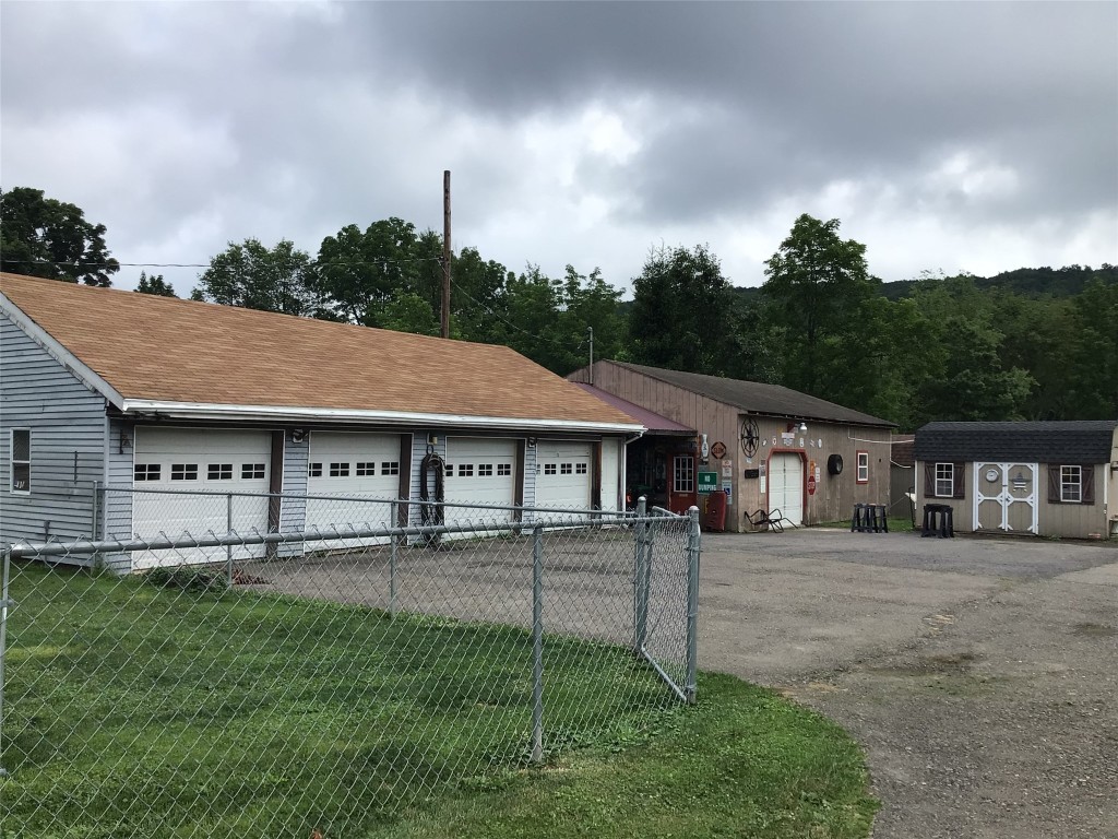 422 Castle Road, Binghamton, New York image 2