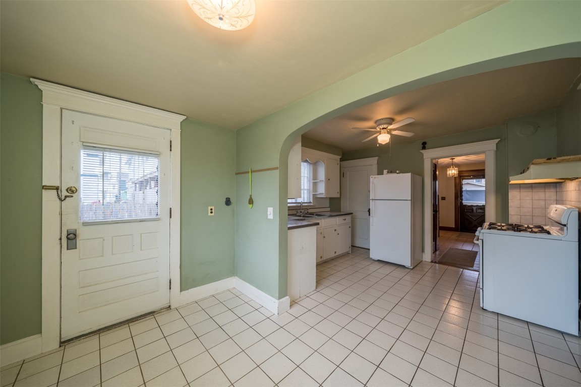 102 Cleveland Avenue, Endicott, New York image 16