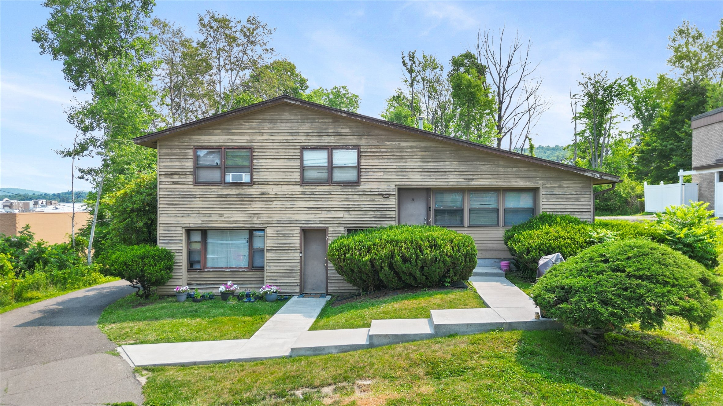 205 Rano Boulevard - Photo 4