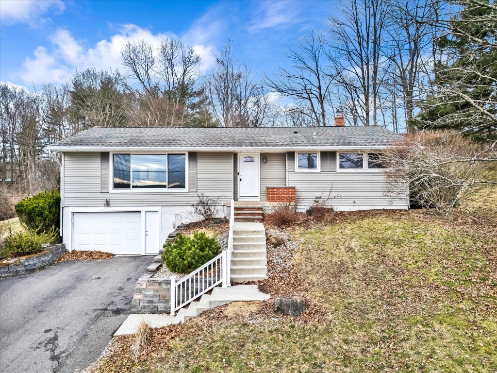 17 Dover Drive, Endicott, New York image 1