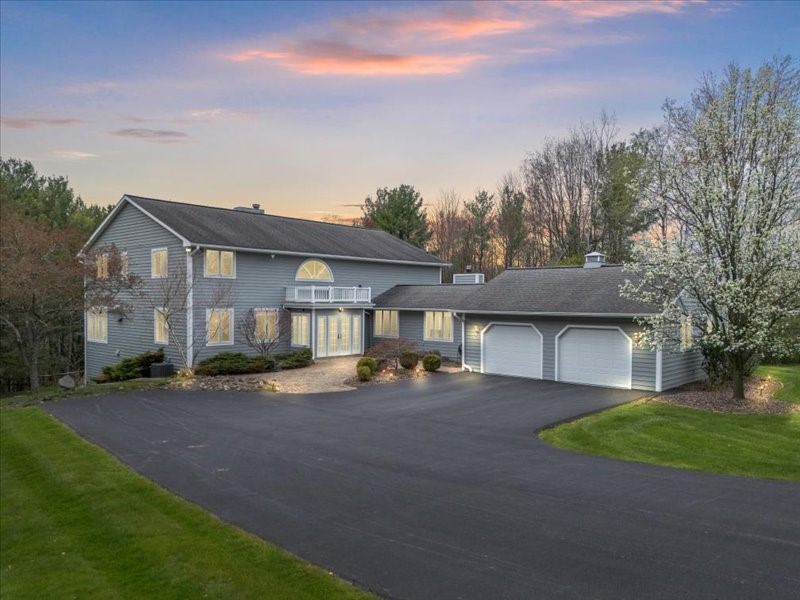 425 Brook Avenue, Vestal, New York image 2