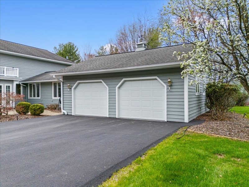 425 Brook Avenue, Vestal, New York image 4
