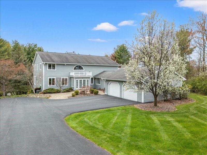 425 Brook Avenue, Vestal, New York image 1