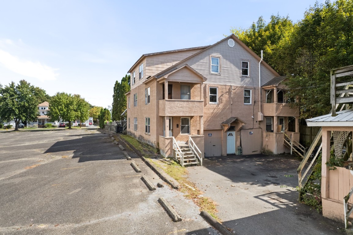 7 Adams Avenue