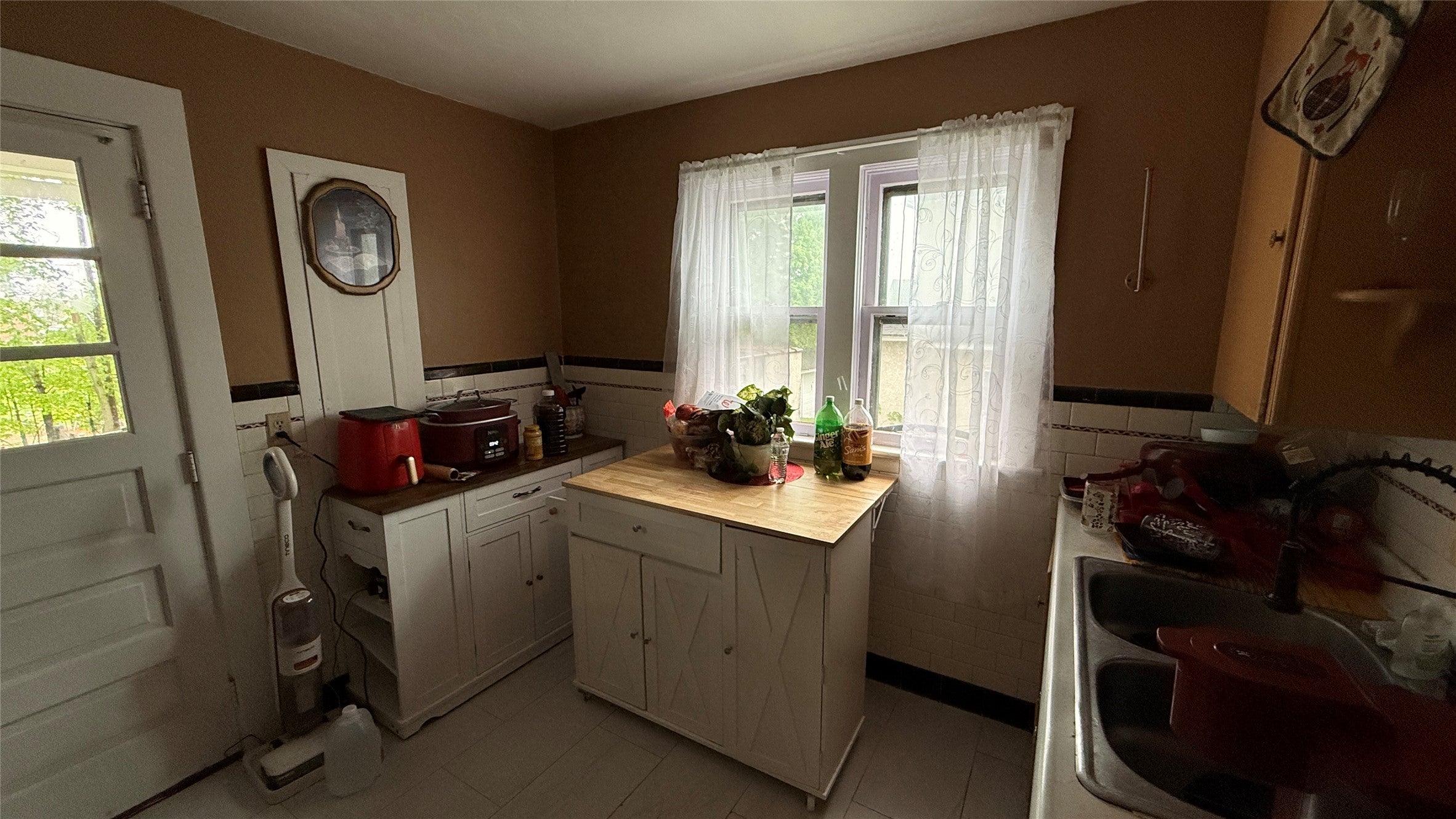 204 Bermond Avenue - Photo 3