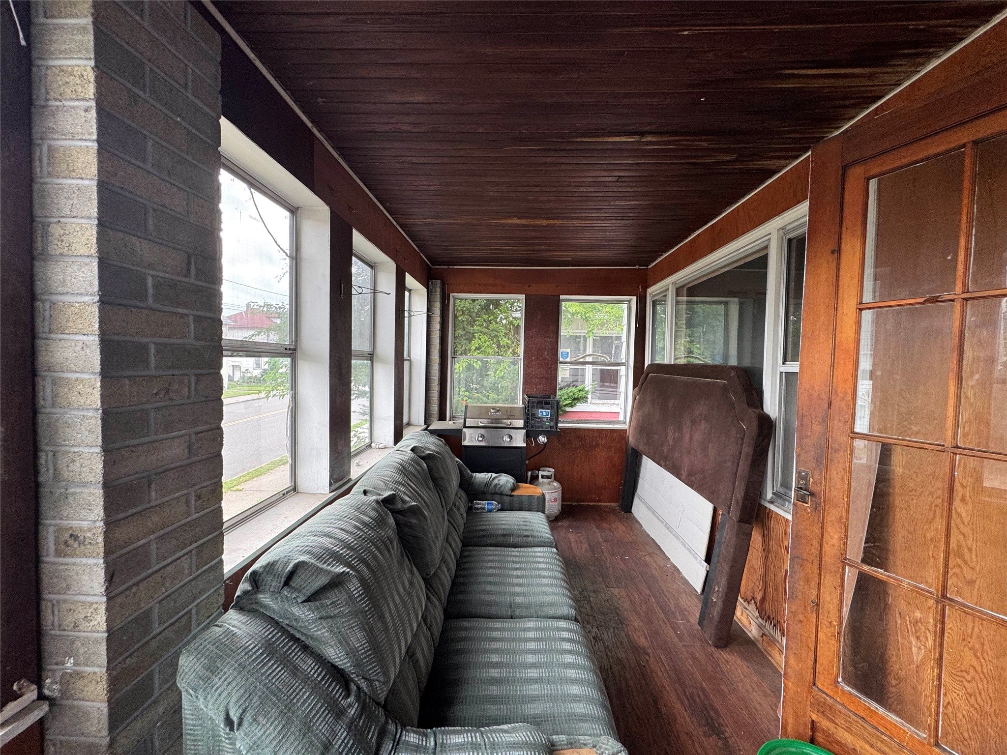 110 Glenwood Avenue - Photo 2