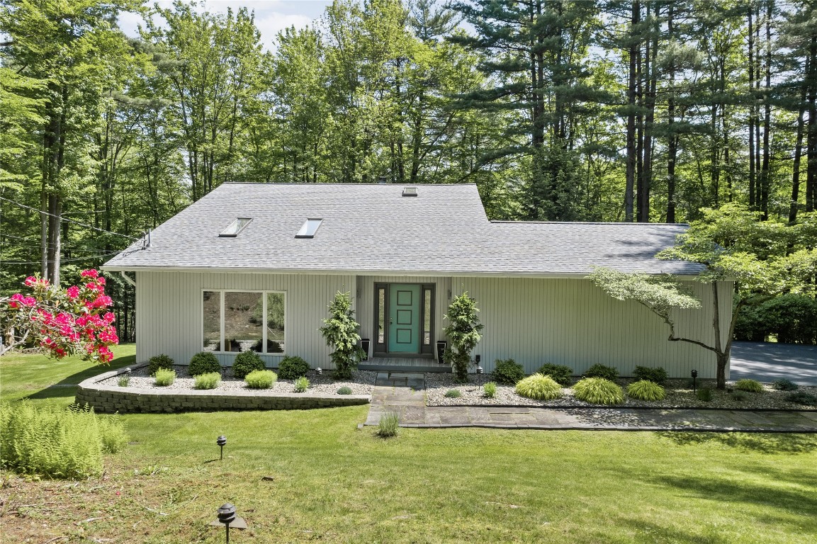 1205 Hartwick Lane, Vestal, New York image 1