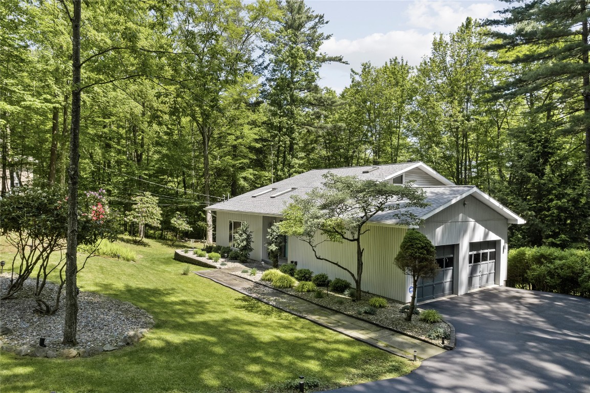 1205 Hartwick Lane, Vestal, New York image 2