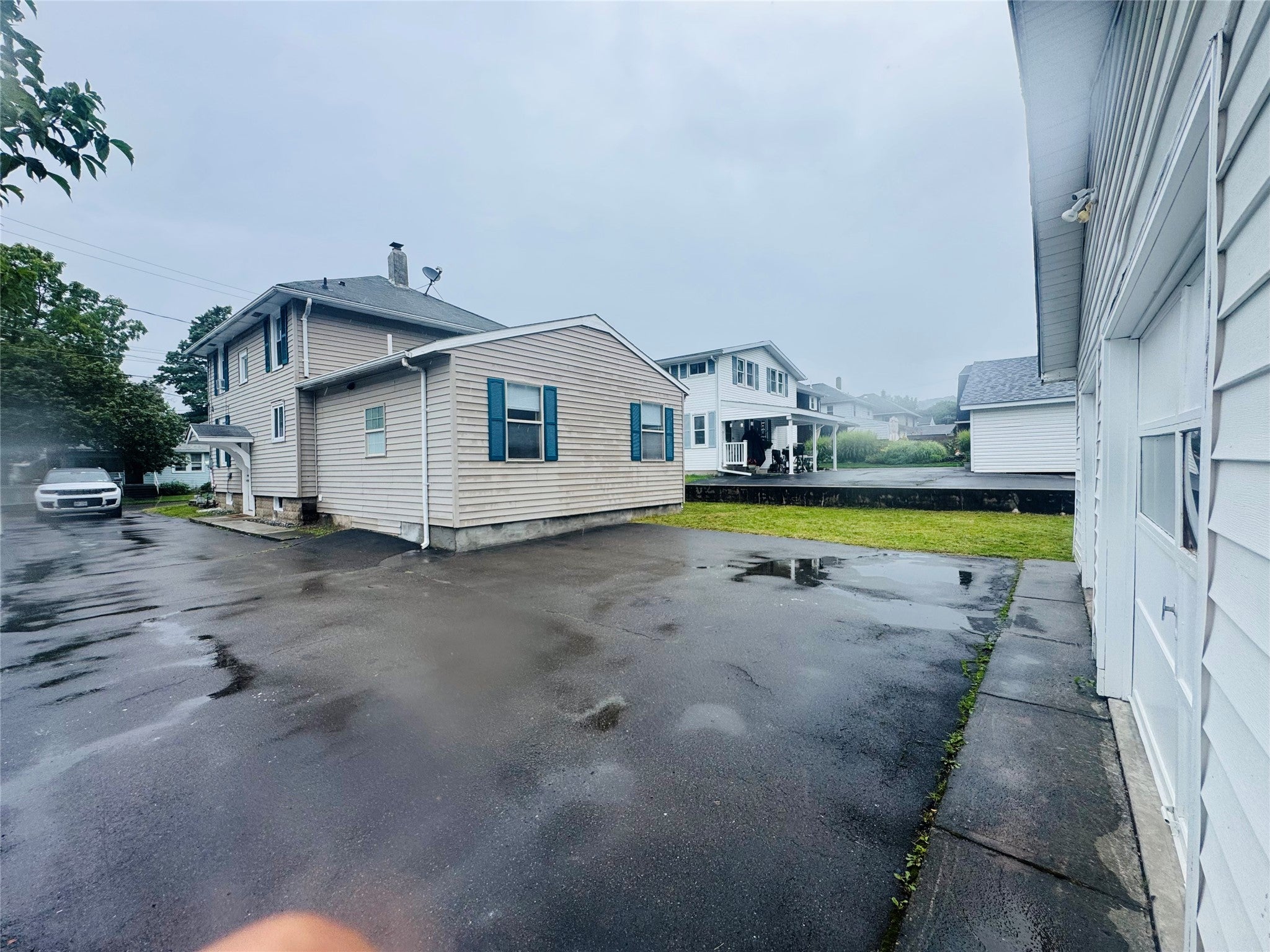 136 Melbourne ST - Photo 3