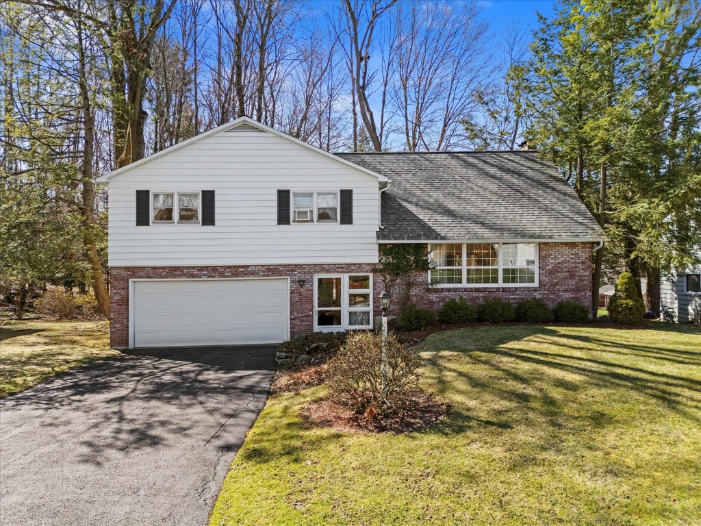 2436 Rhonda Dr, Vestal, New York image 1