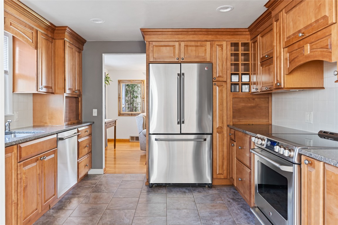 405 Beckwith Avenue, Endicott, New York image 9