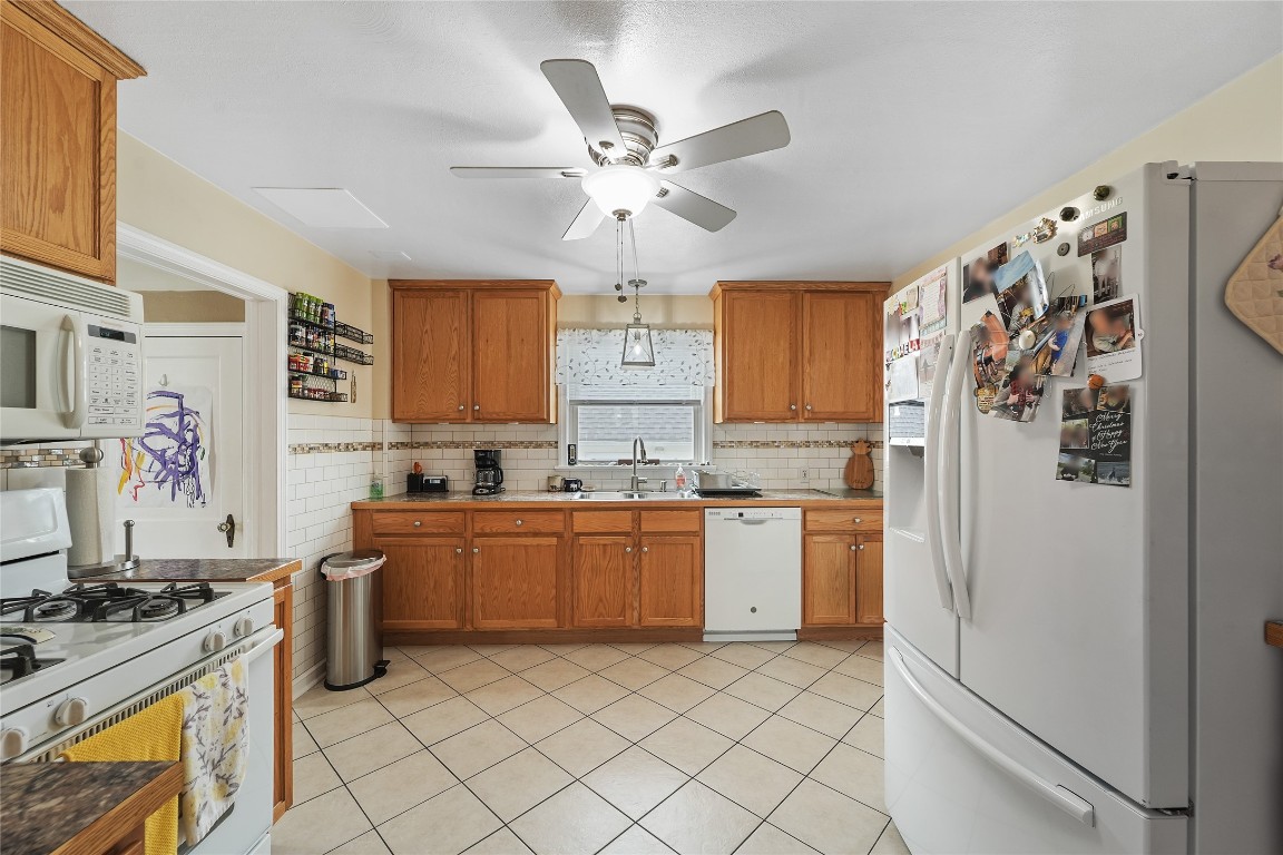 37 Albany Avenue, Johnson City, New York image 5