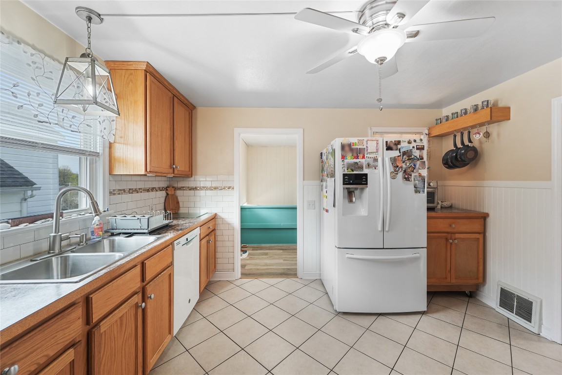 37 Albany Avenue, Johnson City, New York image 7