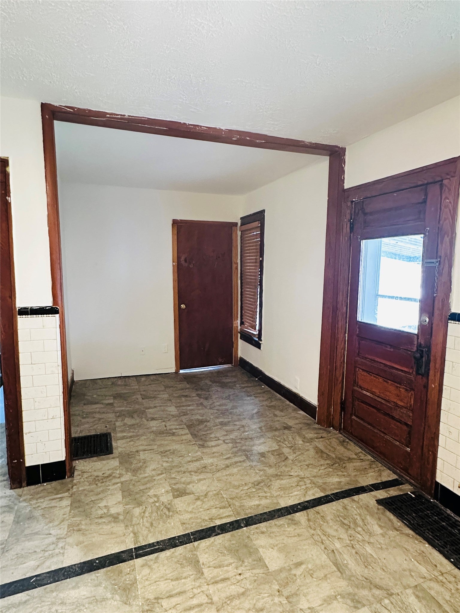 210 Squires Avenue - Photo 4