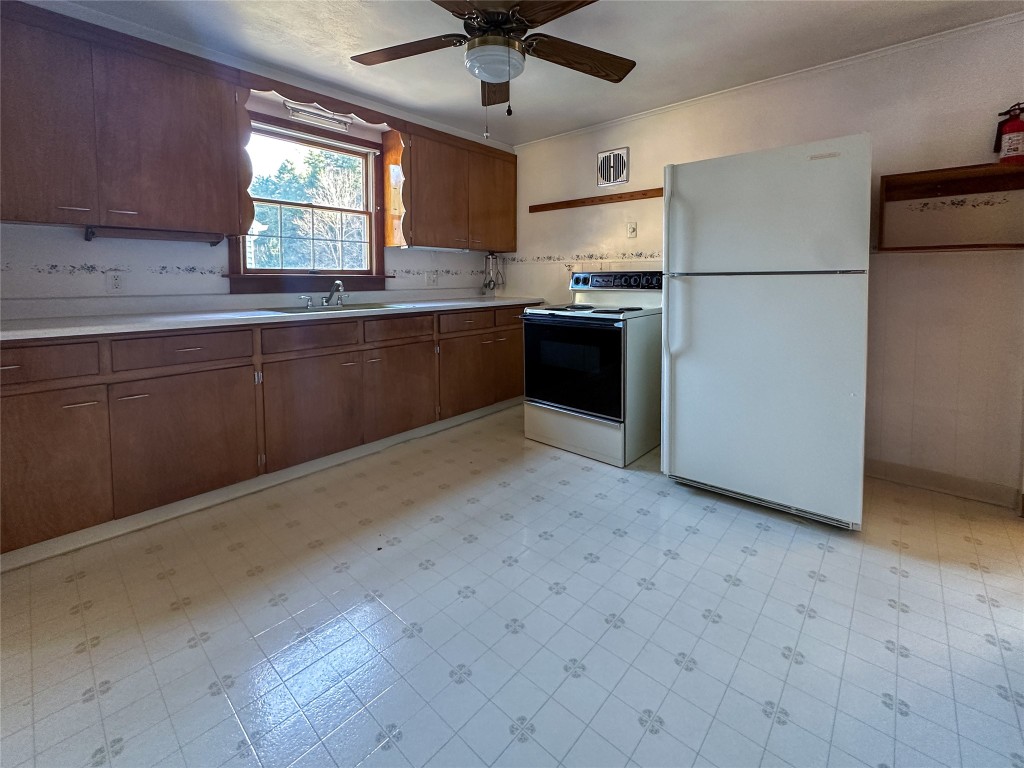 961 Day Road, Endicott, New York image 6