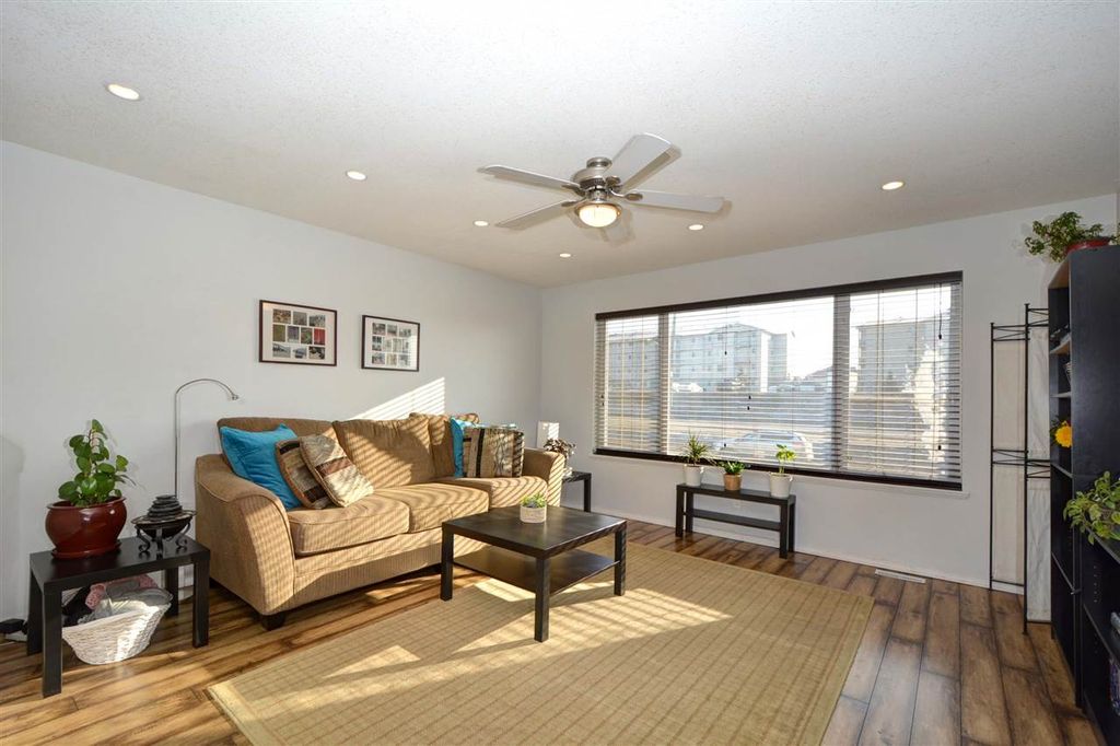 listing image 1109868461312659643