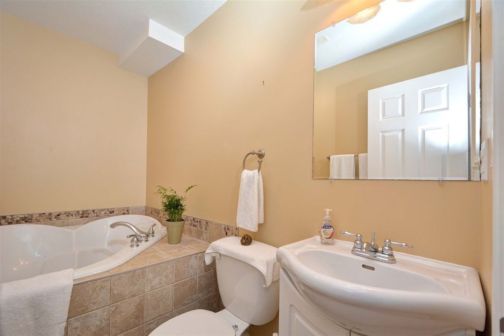 listing image 1105679211358578319