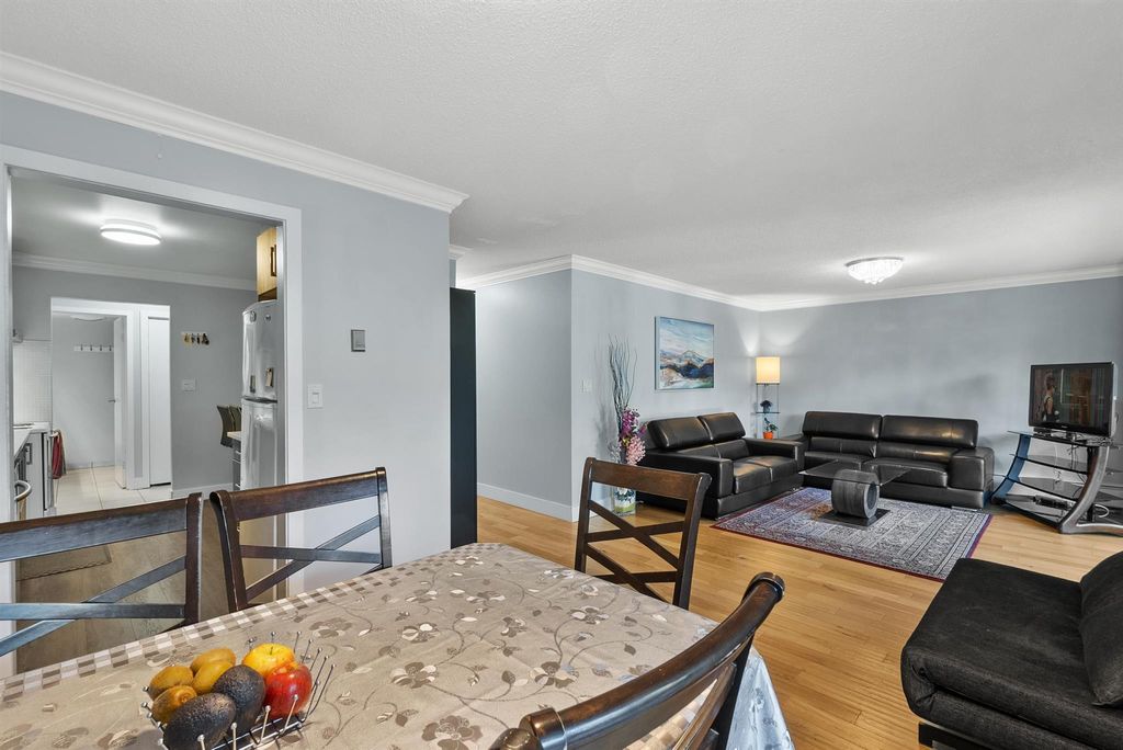listing image 1104053953704131700