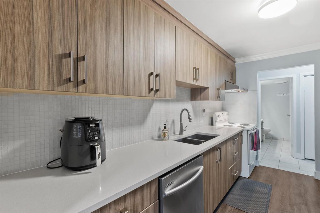 listing image 1105186365443031038