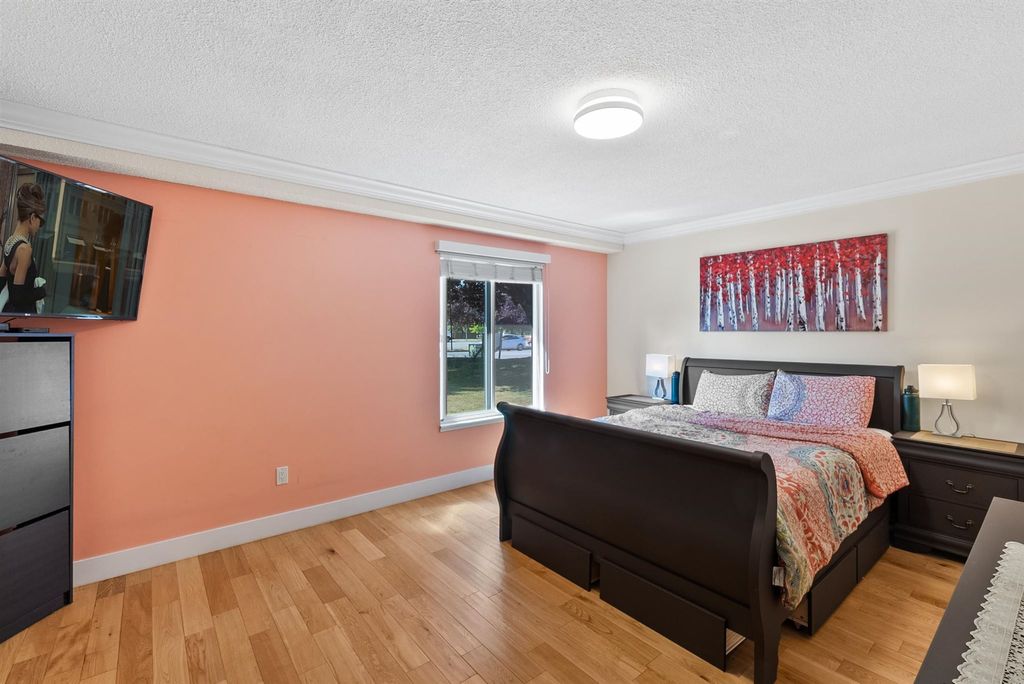 listing image 1106280731309027593