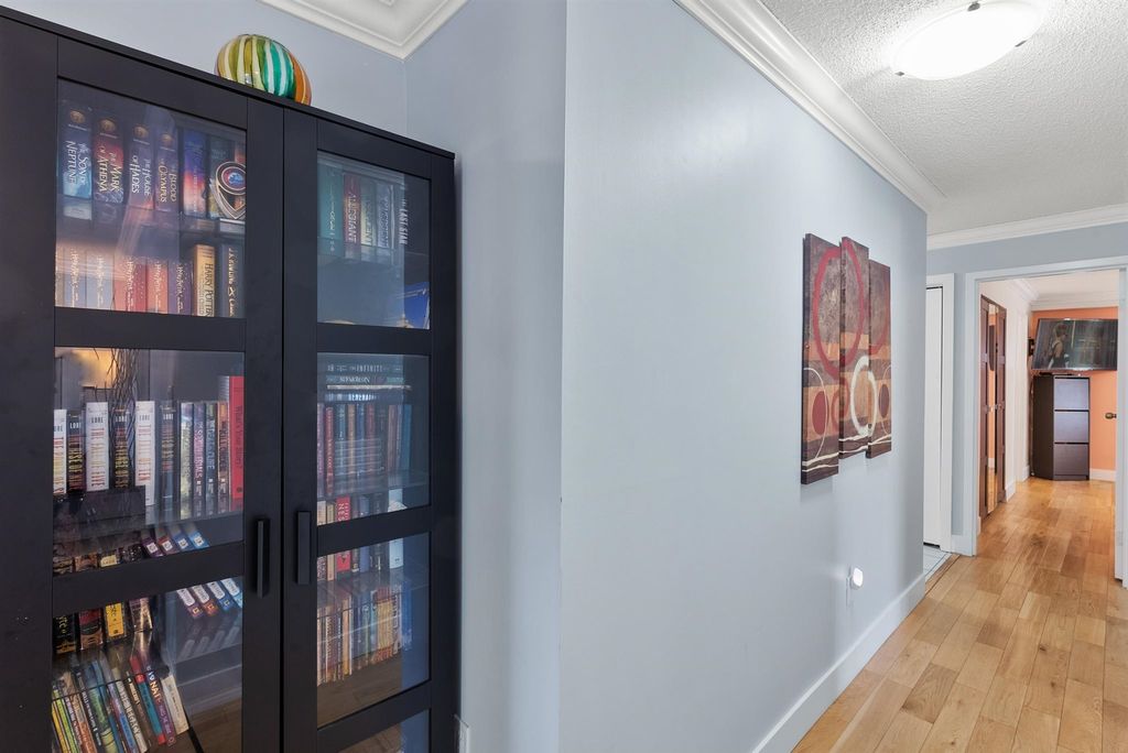 listing image 1109721841511524229
