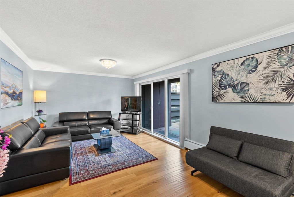 listing image 1105398762557371228