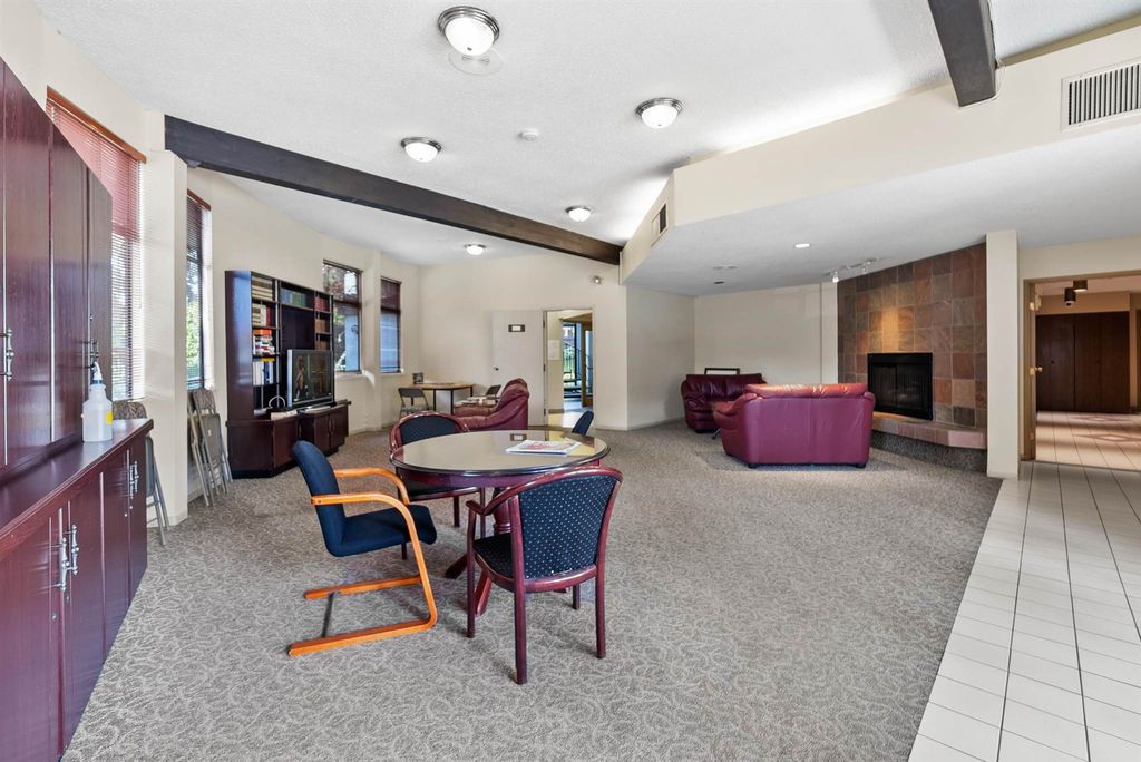 listing image 1102072109543984713