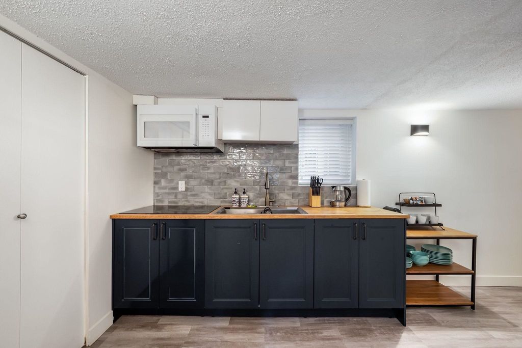listing image 1105799102865318478