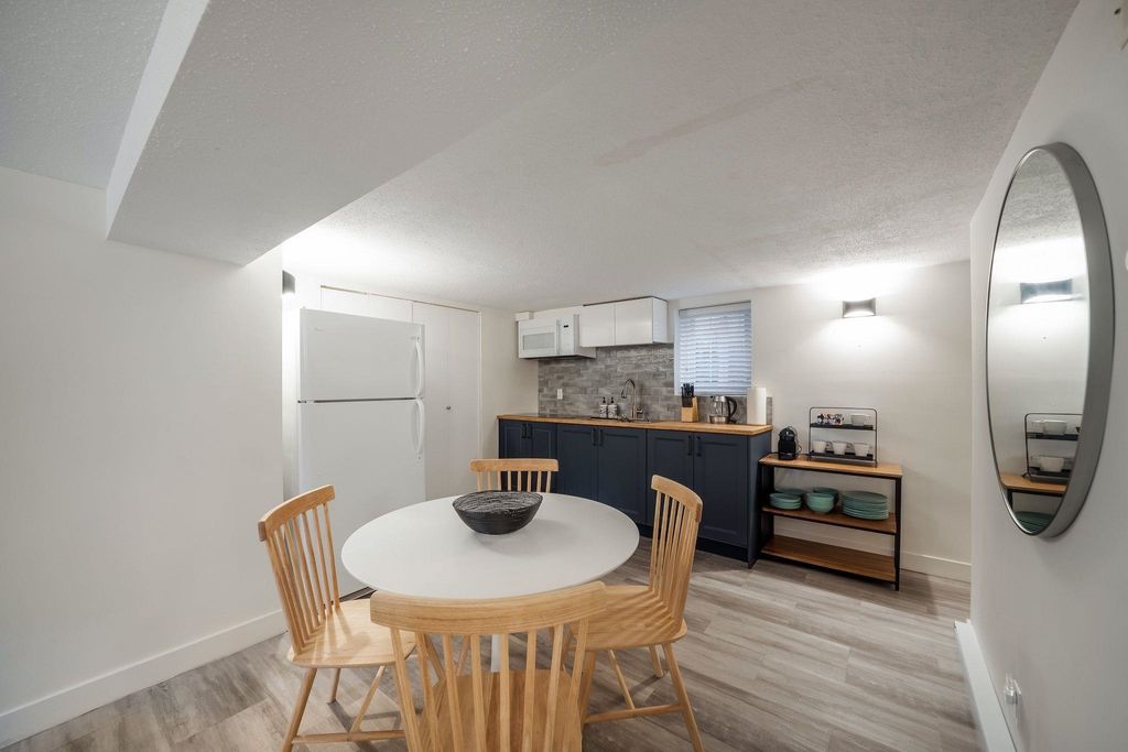listing image 1105439088983953735