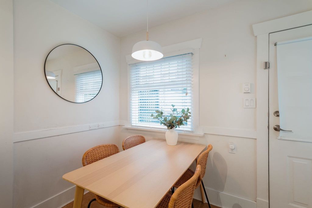 listing image 1104077498805724123