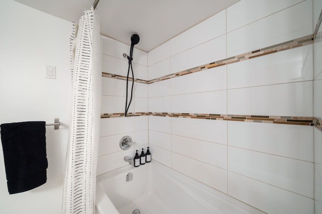listing image 1104407255559976020