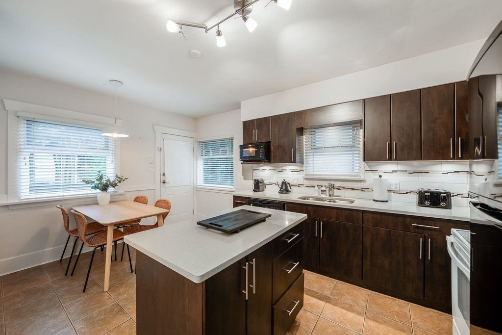 listing image 1101862635094204731