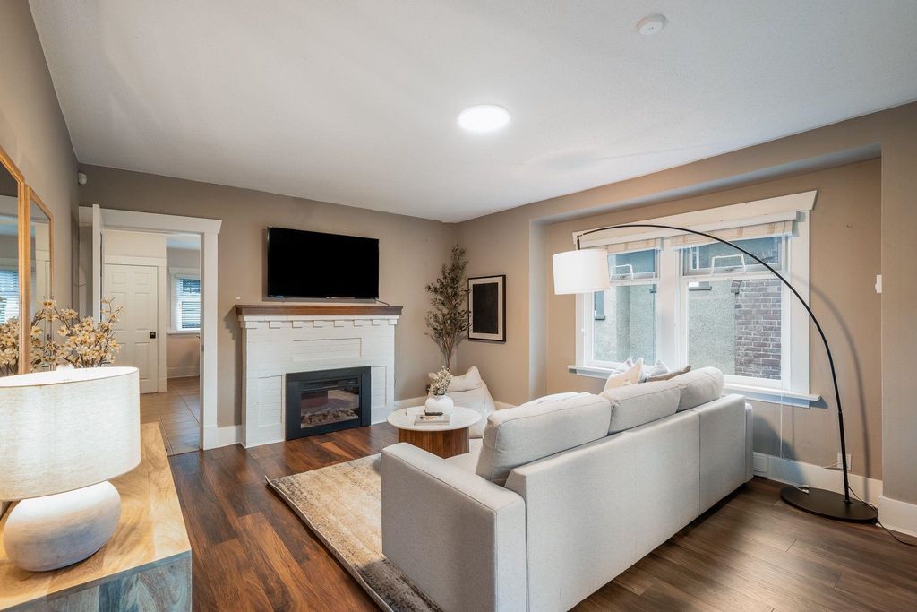 listing image 1104320345655725545
