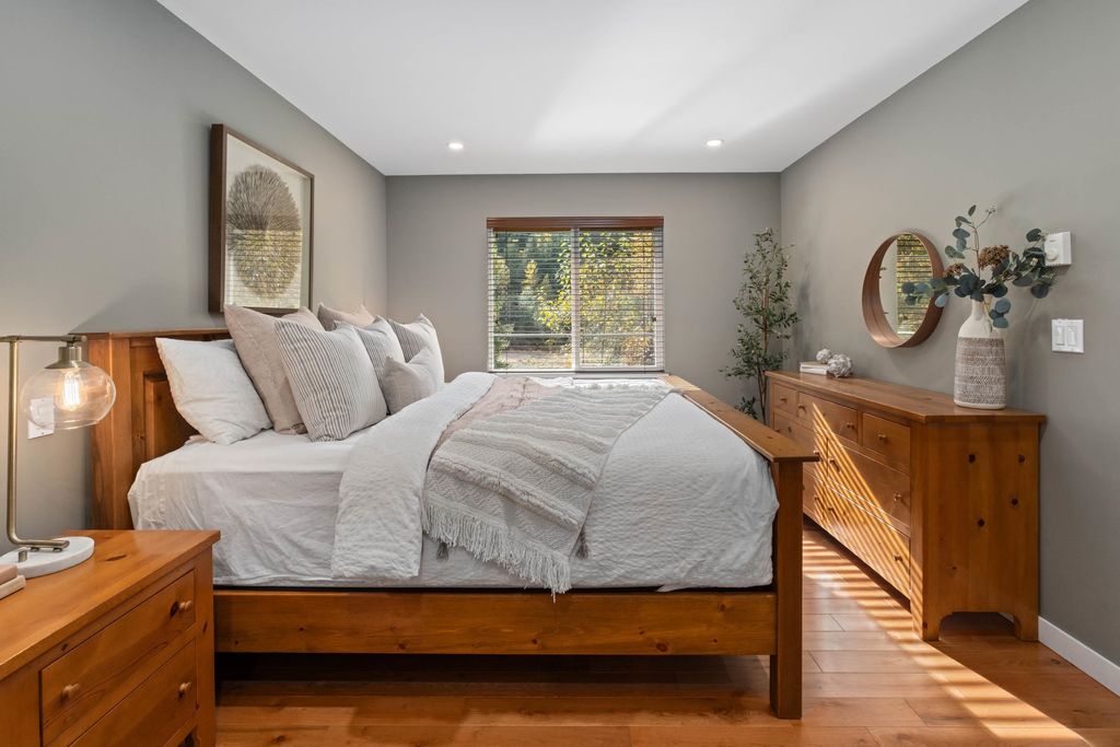 listing image 1103961798613525614