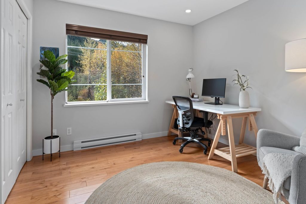 listing image 1104240653445558216