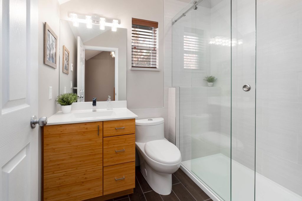 listing image 1102143681283581715