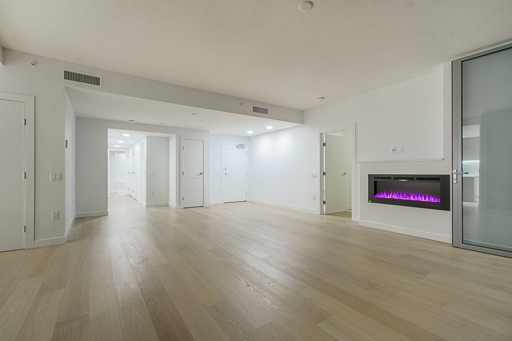 listing image 1107576382276919037