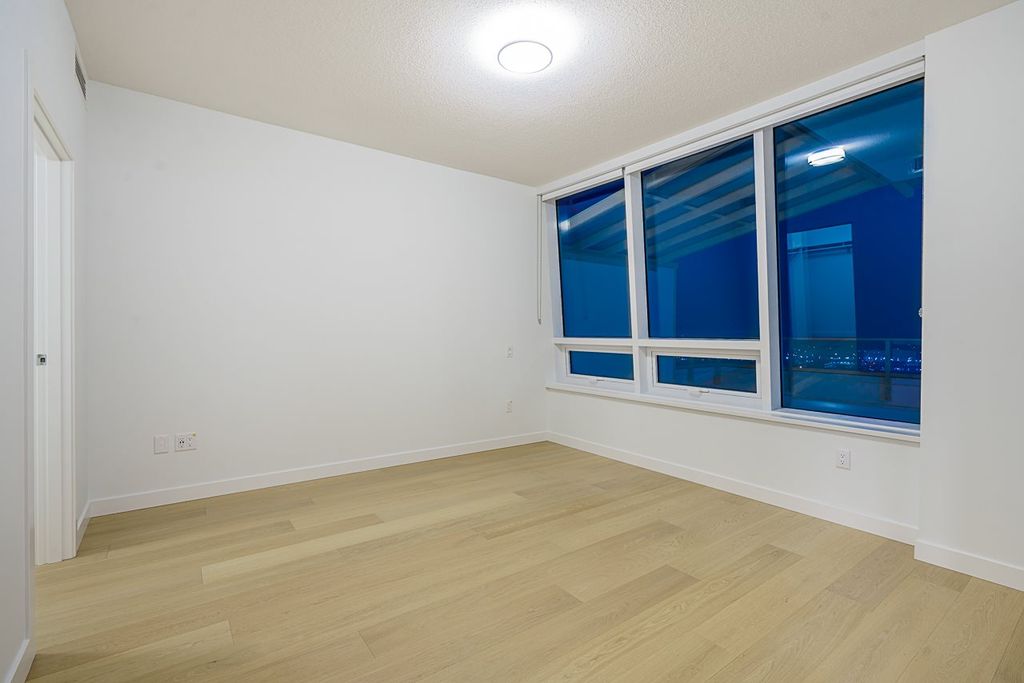 listing image 1104574340154400420