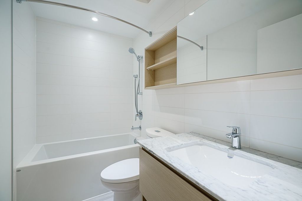 listing image 1104049132100669381