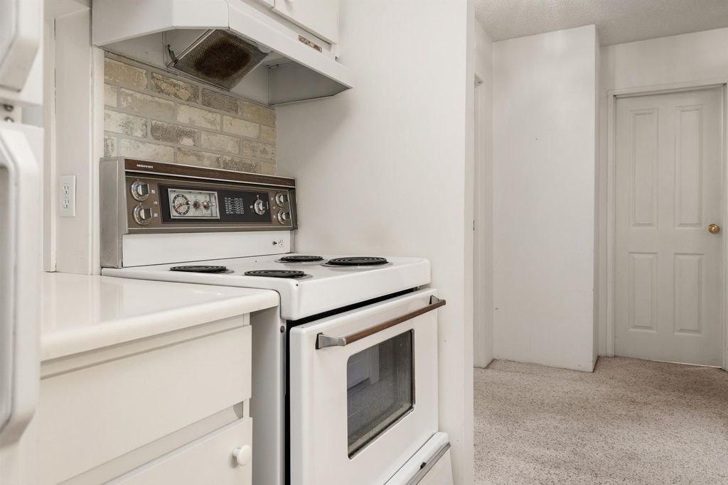 listing image 1102876252523203273