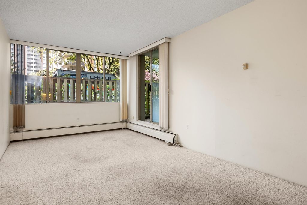 listing image 1102245834693367618