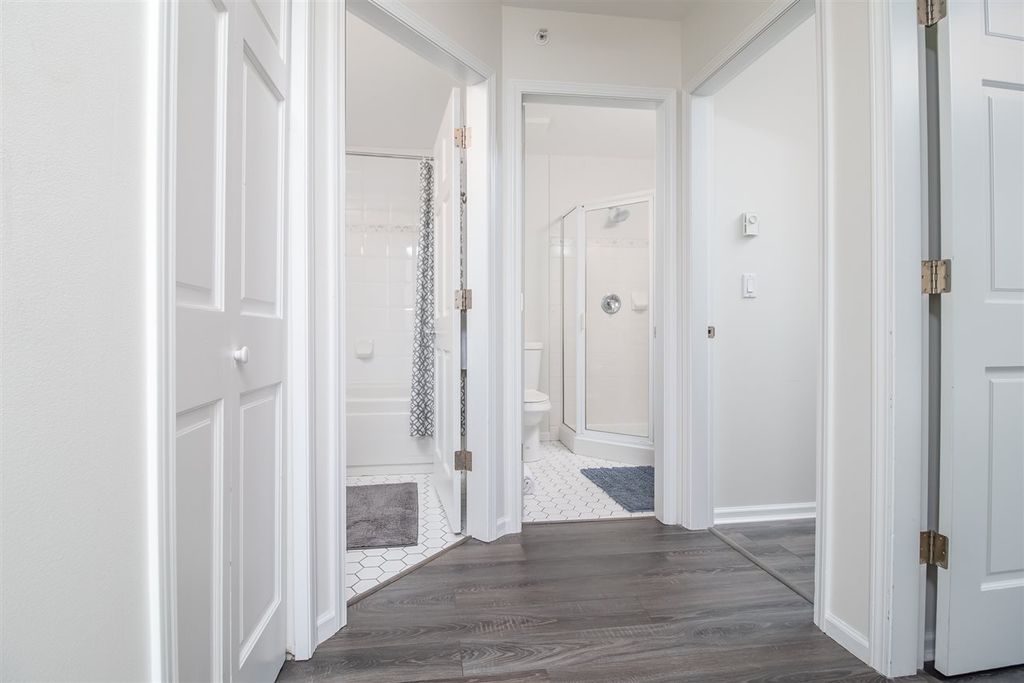 listing image 1104447343213798929