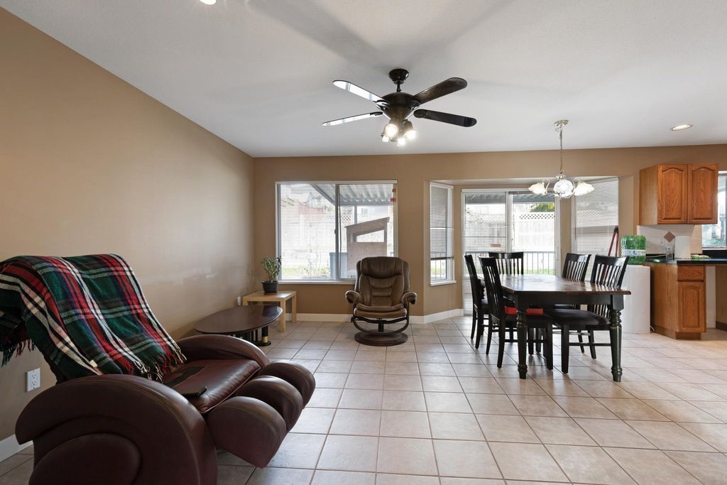 listing image 1102559631374076886