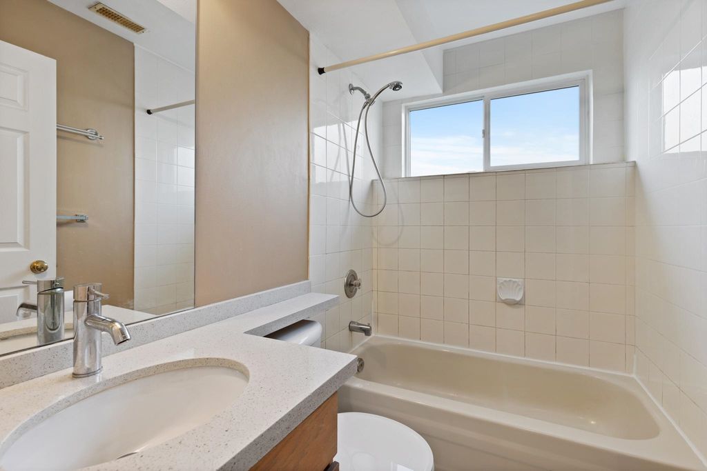 listing image 1103747002597382661